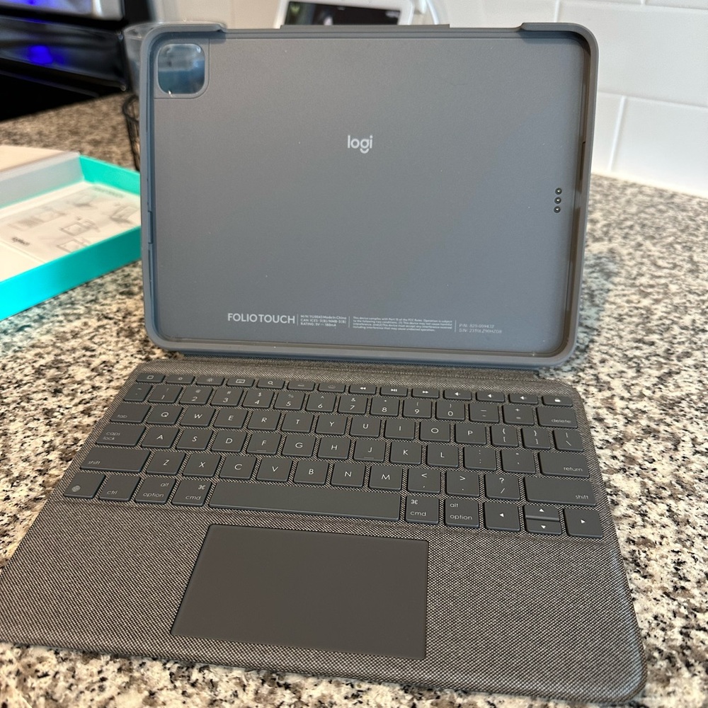 NEW - Logitech Keyboard Case